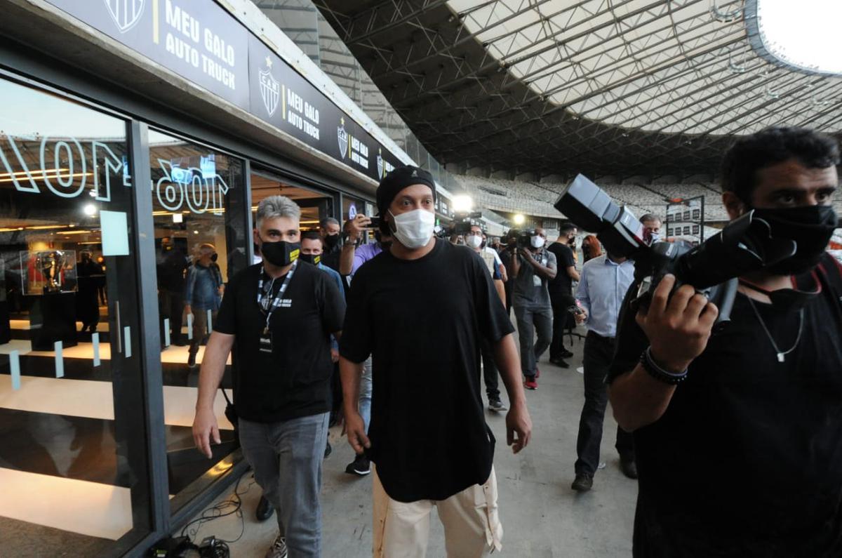 Ronaldinho participou de evento de patrocinador do Atltico no Mineiro e encontrou com jogadores da atualidade, como Rafael e Marquinhos, e dolos do passado, casos de Reinaldo, der Aleixo e Dad Maravilha