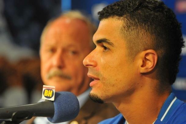 Cruzeiro apresentou o lateral-esquerdo Egdio como novo reforo para a temporada 2018