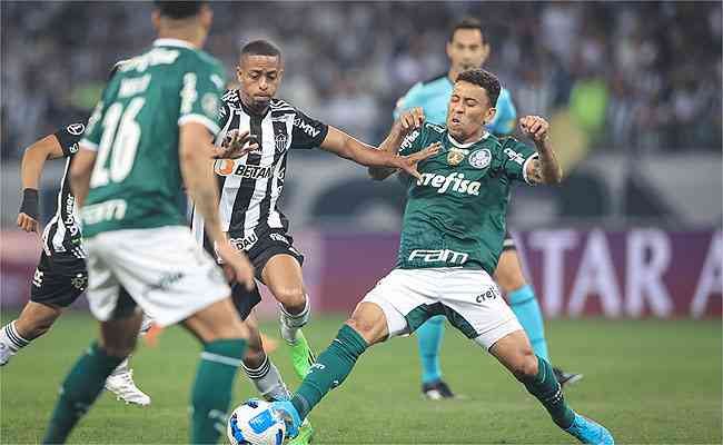 No Mineiro, Galo abriu 2 a 0 de vantagem, mas levou o empate do Palmeiras