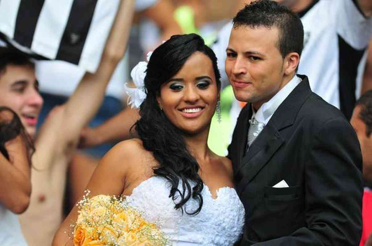 Durante o clssico, noivos se casaram no Mineiro