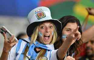 Torcedores na partida entre Argentina e Paraguai, no Mineiro, pela Copa Amrica