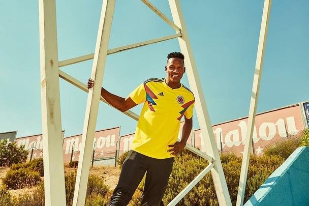 Colômbia - primeiro uniforme (Adidas)