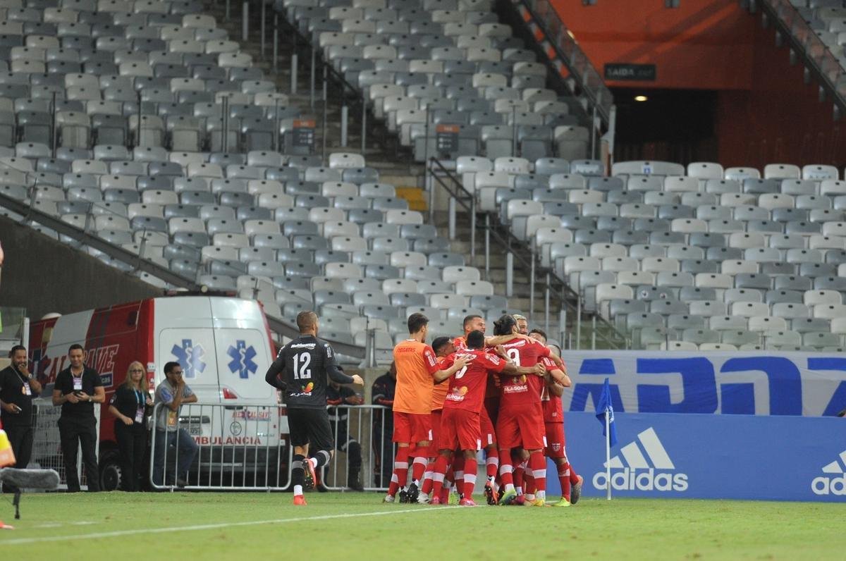 Revs por 2 a 0 para o CRB frustrou torcida do Cruzeiro no Mineiro