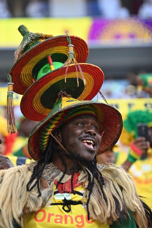 Torcedores de Catar e Senegal nas arquibancadas do Estdio Al Thumama
