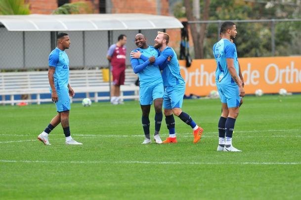 Cruzeiro iniciou preparao para clssico contra o Atltico com reservas em campo na Toca da Raposa II