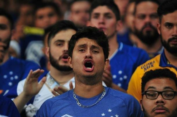 Da ansiedade  festa: torcedores do Cruzeiro foram  loucura no Mineiro