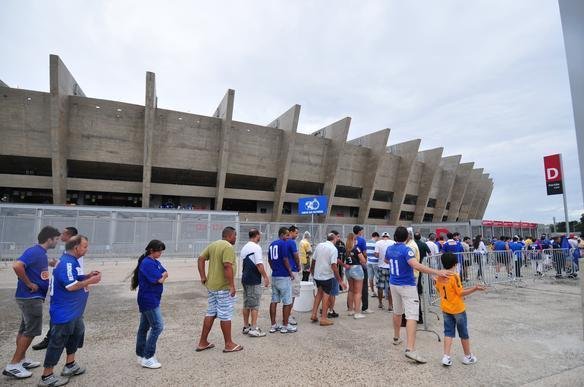 Crianas fazem a festa na esplanada Sul do Mineiro no aniversrio de 10 anos do Raposo; muitos brinquedos foram montados no local e houve at apresentao circense e de mgico