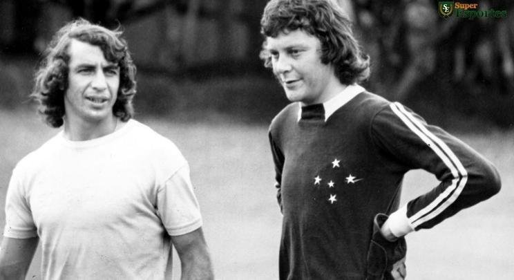 Volante Piazza e goleiro Raul na Toca da Raposa I em 1975