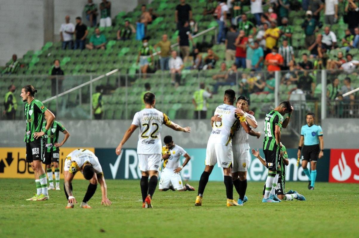 Aos 46min da etapa complementar, Josue Colmn fez linda jogada individual e contou com desvio da defesa para dar um 'banho de gua fria' nos mandantes: Guaran 1 a 0.