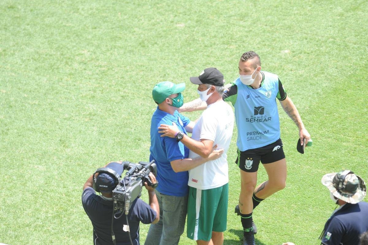 Equipes se enfrentaram neste sbado, pela 13 rodada da competio