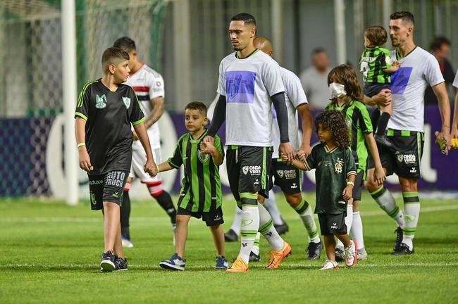 Fotos da derrota do Amrica para o So Paulo, por 2 a 1, no Independncia, em Belo Horizonte, pela 30 rodada da Srie A do Brasileiro. Atacante Alosio abriu o placar para o Coelho, mas Calleri e Alisson viraram para o Tricolor Paulista.