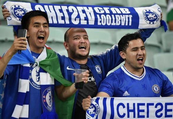 Arsenal e Chelsea se enfrentaram nesta tera-feira, diante de milhares de torcedores no Estdio Olmpico de Baku