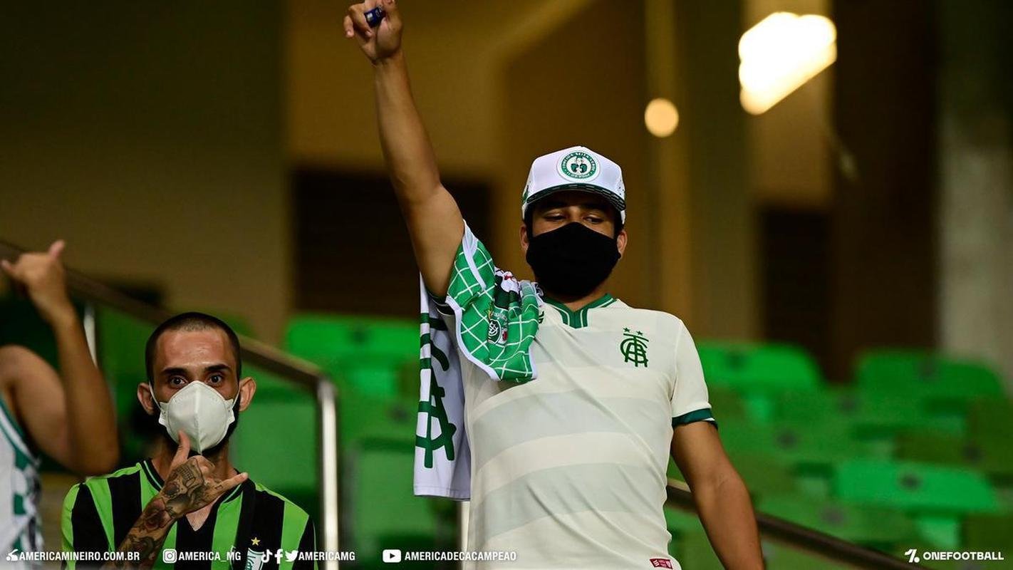 Aps quase um ano e sete meses afastada do Independncia pela pandemia de COVID-19, a torcida do Amrica retornou ao Horto para apoiar a equipe no duelo contra o Palmeiras, vlido pela 24 rodada da Srie A do Campeonato Brasileiro.