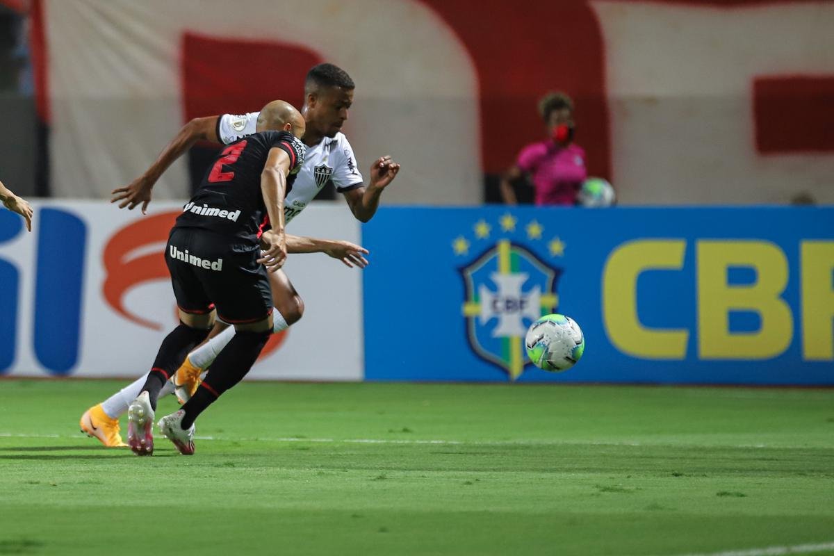 Atltico venceu Atltico-GO de virada, por 4 a 3, com gols de Keno (3) e Nathan; Com resultado, Galo assumiu liderana do Campeonato Brasileiro, com 21 pontos