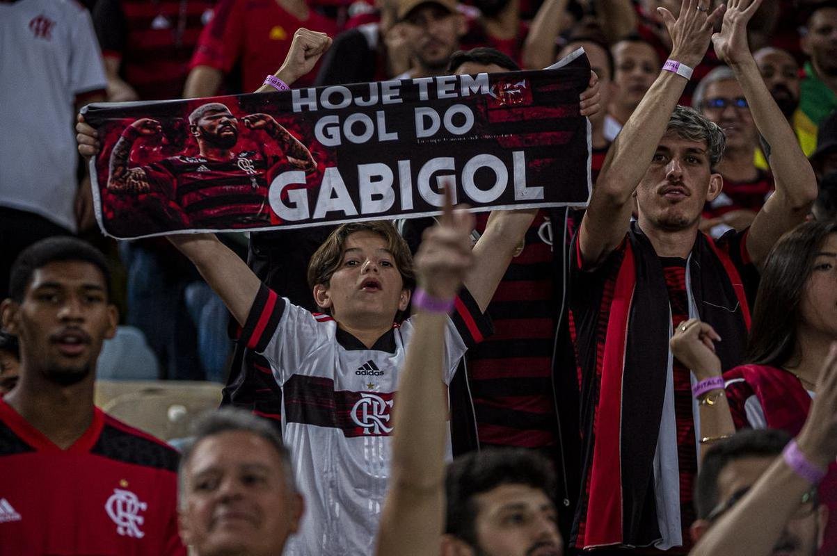 Fotos da torcida do Flamengo na partida de volta das oitavas de final da Copa do Brasil, contra o Atltico, no Maracan
