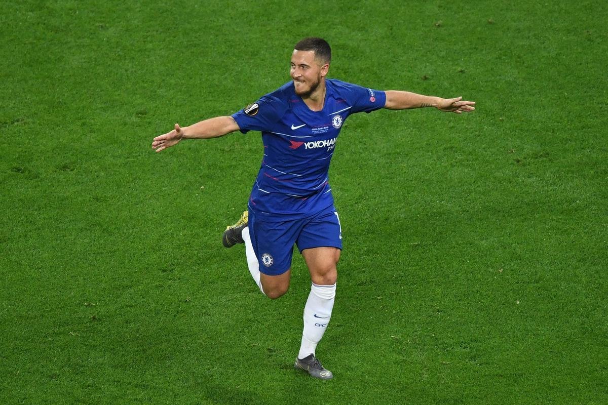 Com direito a um show de Hazard no segundo tempo, quando o craque belga marcou dois gols e ainda deu assistncia para Pedro balanar as redes, o Chelsea goleou o Arsenal por 4 a 1, nesta quarta-feira, no estdio Olmpico de Baku, no Azerbaijo, e conquistou o seu segundo ttulo da Liga Europa