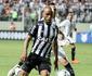 Atltico se rene com Patric e renova o contrato do lateral 