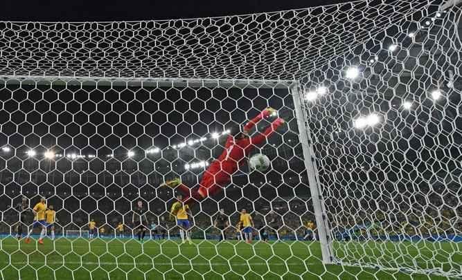 Confronto entre brasileiros e alemães pela final olímpica foi disputado no Estádio Maracanã