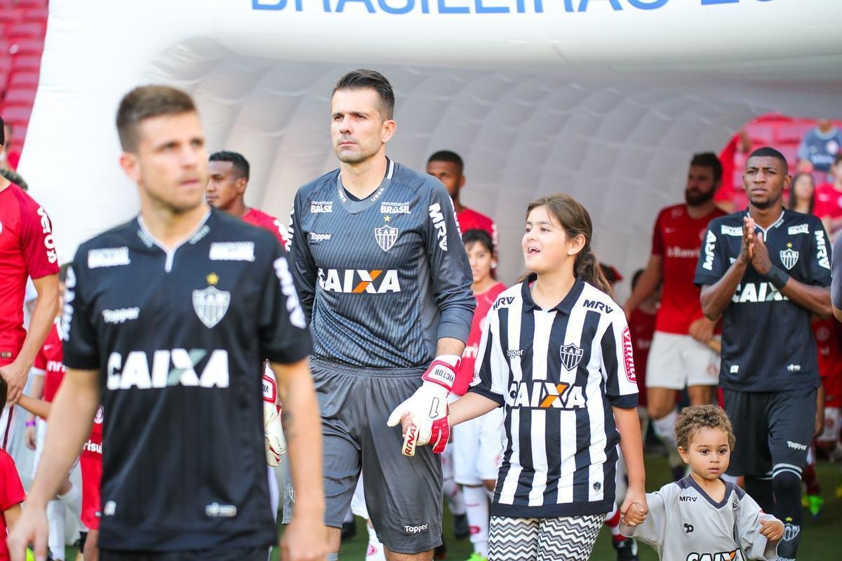 Galo derrotou Internacional no Beira-Rio com gols de Cazares e Terans; D'Alessandro descontou de pnalti
