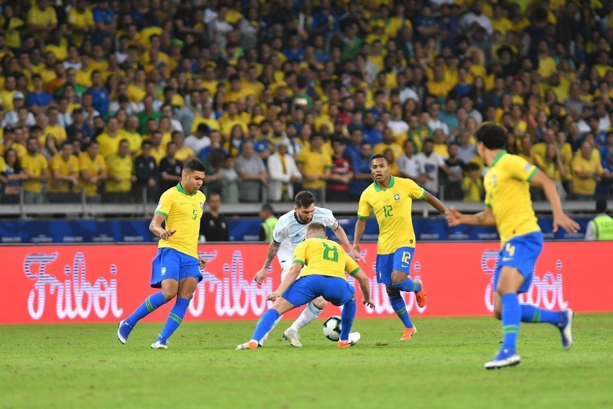 Fotos da vitria do Brasil sobre a Argentina, por 2 a 0, no Mineiro, pela semifinal da Copa Amrica; Gabriel Jesus e Firmino marcaram os gols da seleo em BH
