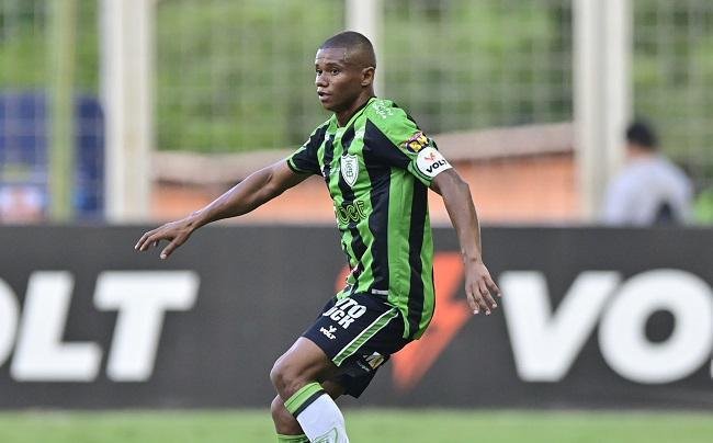 3�: Juninho - 335 jogos (volante; 2016 - atual);