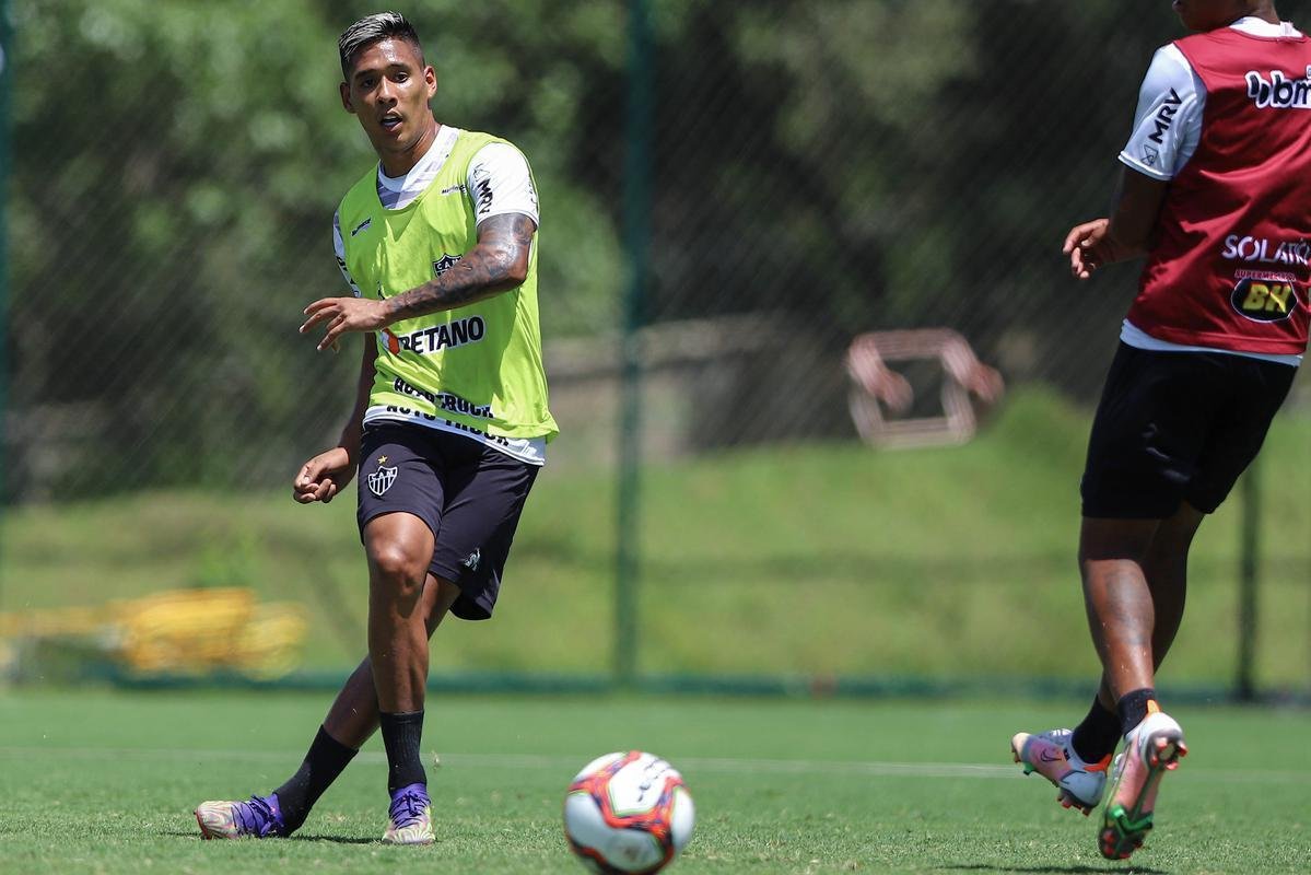 Treino do Atlético em campo. Jogadores fizeram atividade pela manhã no gramado. No período da tarde, trabalho foi na academia
