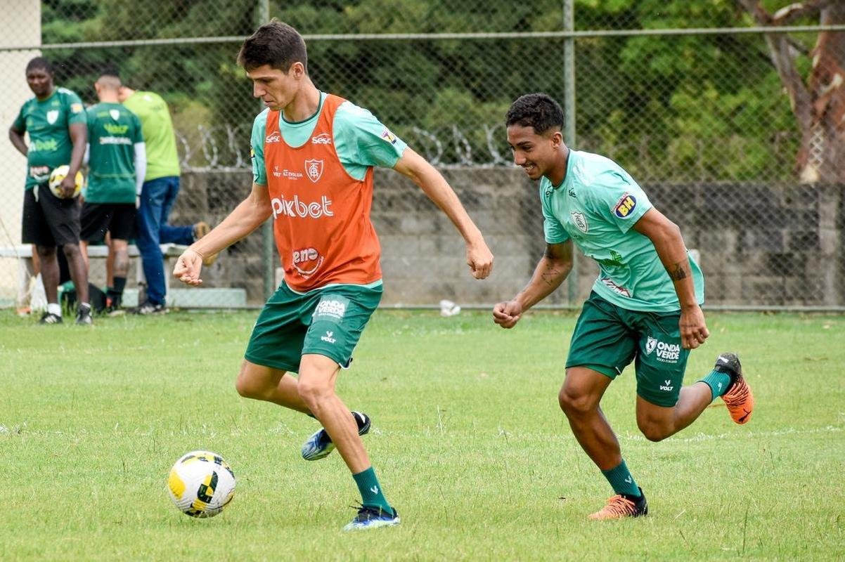 Neste sbado, o Amrica encerrou a preparao para enfrentar o Fluminense no CT Lanna Drumond 