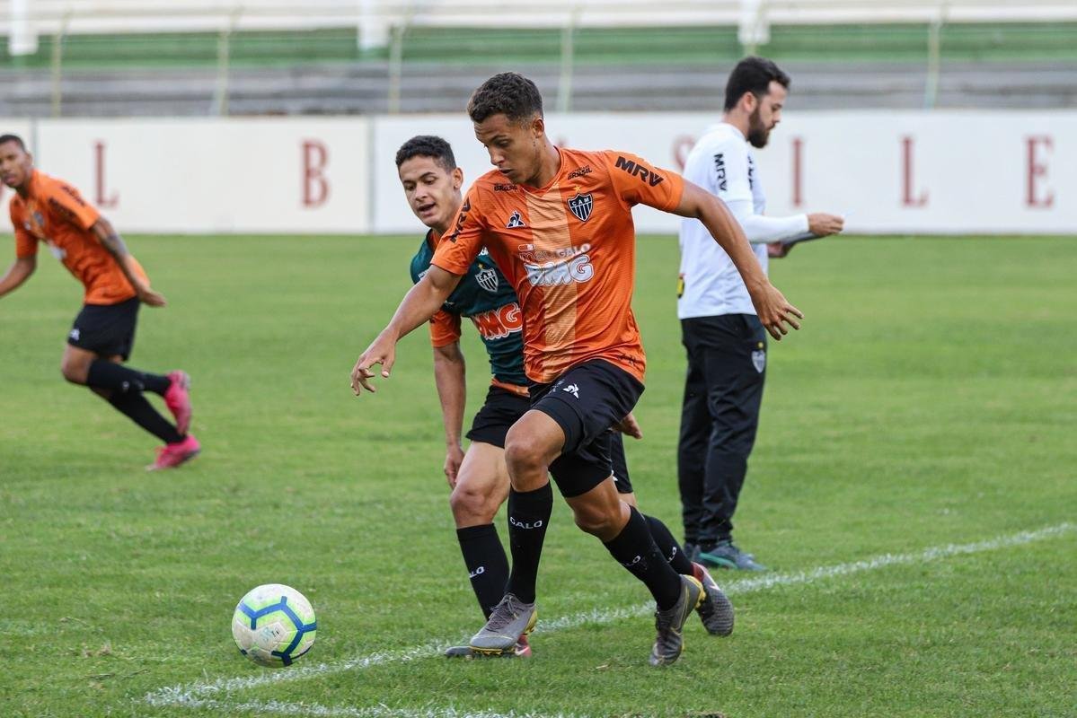 Samuel Toscas - Revelado pelo Btis FC, de Ouro Branco, o lateral-esquerdo chegou ao Atltico em julho de 2019. Samuel soma dez jogos com a camisa do Galo, entre partidas do Mineiro e do Brasileiro sub-20.