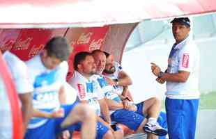 Fotos do treino do Cruzeiro no estdio Libertadores de Amrica, casa do Independiente, em Avellaneda. Time celeste fechou preparao para o jogo contra o Racing, s 21h30 desta tera-feira, no El Cilindro, pela primeira rodada do Grupo 5 da Copa Libertadores (Ramon Lisboa/EM D.A Press)