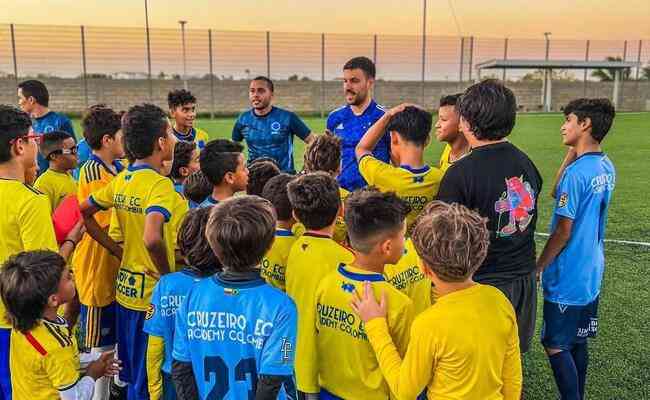 Cruzeiro abriu escolinha de futebol na Colmbia