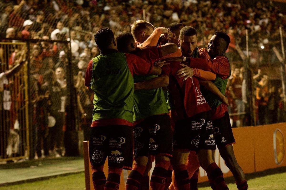 Nesta quarta-feira (26/4), o Atltico visitou o Brasil de Pelotas no Estdio Bento de Freitas, em Pelotas, pela terceira fase da Copa do Brasil.