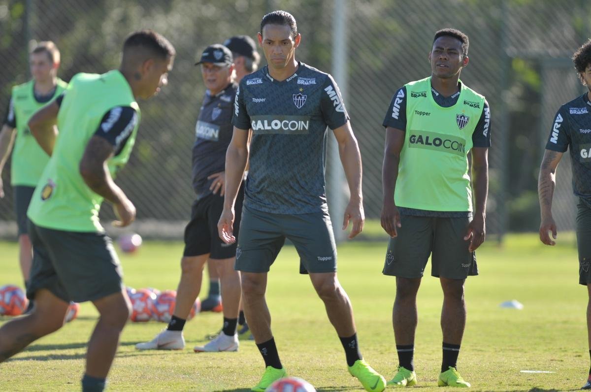 Veja fotos do treino do Atltico