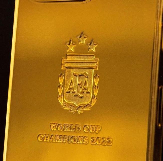 Iphones foram banhados a ouro pela Idesign Gold, a pedido de Lionel Messi