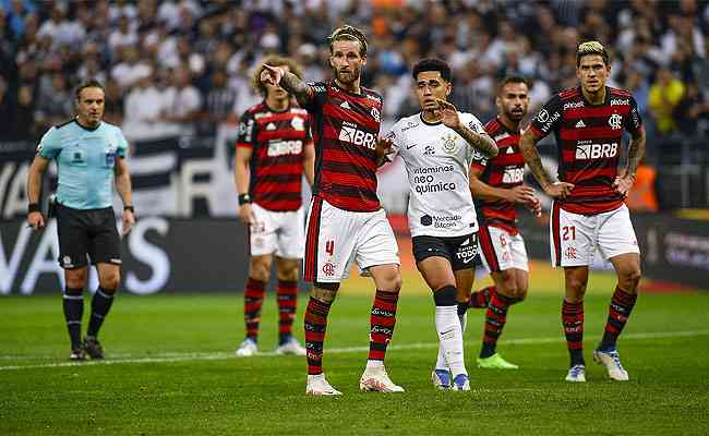 Flamengo venceu na ida, fora de casa, por 2 a 0