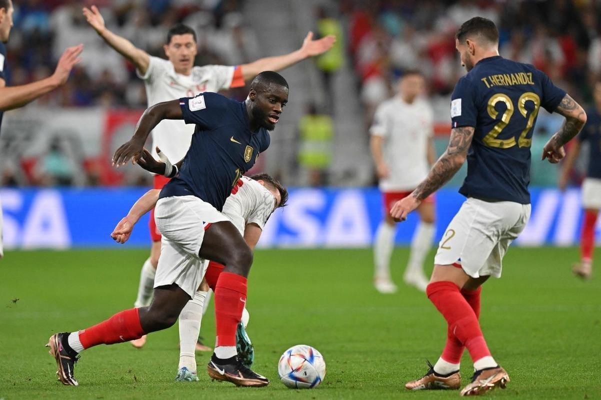 Lances da partida entre Frana e Polnia, pelas oitavas de final da Copa do Mundo.