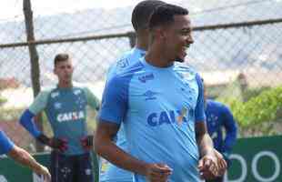 O Cruzeiro fez, nesta tera-feira, o ltimo treino em BH antes da viagem para Santiago, onde enfrenta a Universidad de Chile, pela Copa Libertadores