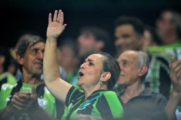 Amrica vence o Bragantino no Independncia e entra no G4 da Srie B