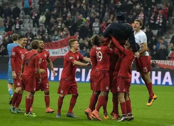 O Bayern de Munique conseguiu um vitria histria sobre a Juventus nesta quarta-feira para avanar s quartas de final da Liga dos Campees. Aps sair perdendo por 2 a 0, conseguiu o empate aos 45 minutos do segundo tempo e garantiu o triunfo por 4 a 2 no segundo tempo da prorrogao. O jovem Coman, de apenas 19 anos, est no Bayern emprestado pela Juventus, participou dos dois gols no tempo normal e marcou o tento que fechou a contagem na Allianz Arena.