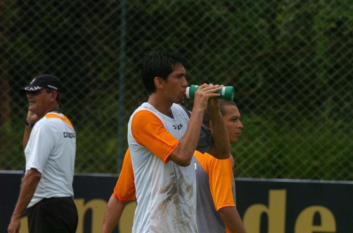 Ricardo Martinez - O paraguaio Ricardo Martinez, atuou no Galo no ano de 2008. Em 6 jogos com a camisa alvinegra, o zagueiro no marcou nenhum gol. Foi repassado ao Gama, j que foi emprestado pelo Libertad ao Atltico durante toda a temporada de 2008.