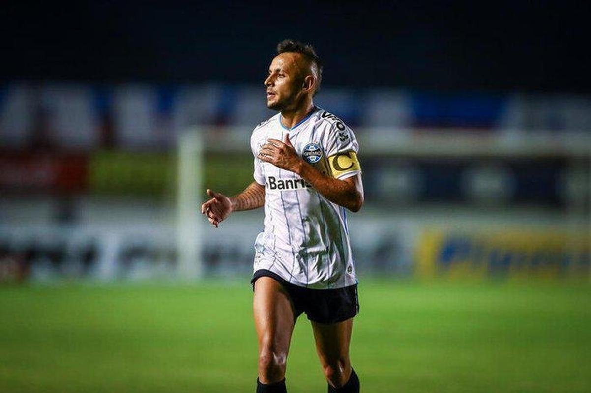 Rafinha - lateral-direito do Grmio