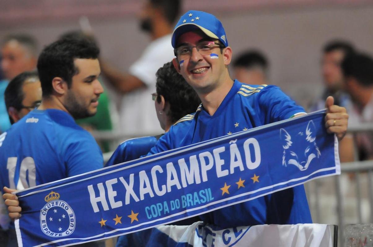 Fotos da torcida do Cruzeiro na partida de volta das oitavas de final da Copa do Brasil, contra o Fluminense, no Mineiro (Juarez Rodrigues/EM/DAPress)
