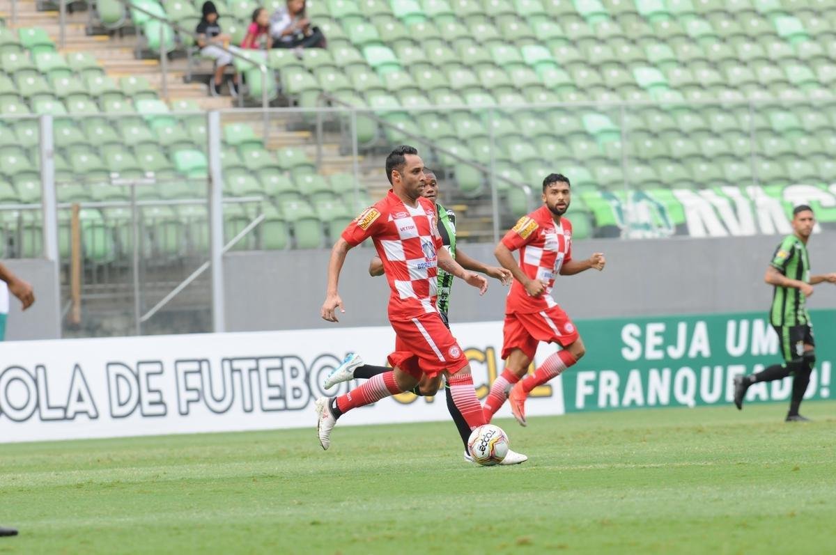 Fotos da vitria do Amrica sobre o Tombense, por 2 a 1, no Independncia, pela stima rodada do Campeonato Mineiro. Triunfo coloca Coelho na liderana do Estadual