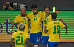 Brasil e Colmbia se enfrentaram no Estdio Nilton Santos, pelo Grupo B da Copa Amrica