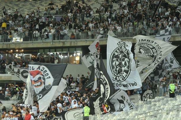 Torcedores do Atltico lotam as arquibancadas do Mineiro para acompanhar a partida vlida pelas quartas de final da Copa do Brasil
