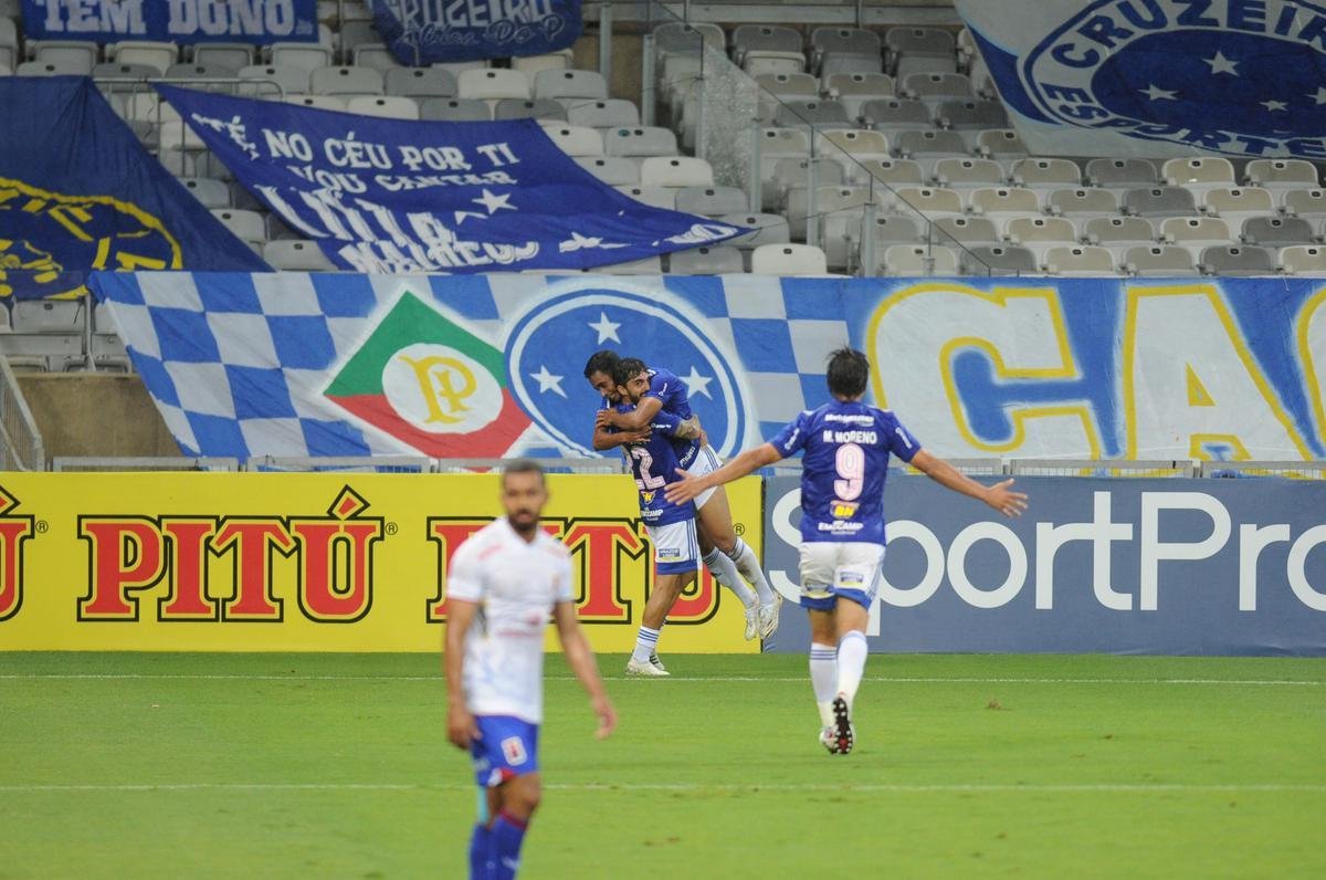 Fotos do jogo entre Cruzeiro e Paran Clube, no Mineiro, em Belo Horizonte, pela 19 rodada da Srie B do Campeonato Brasileiro