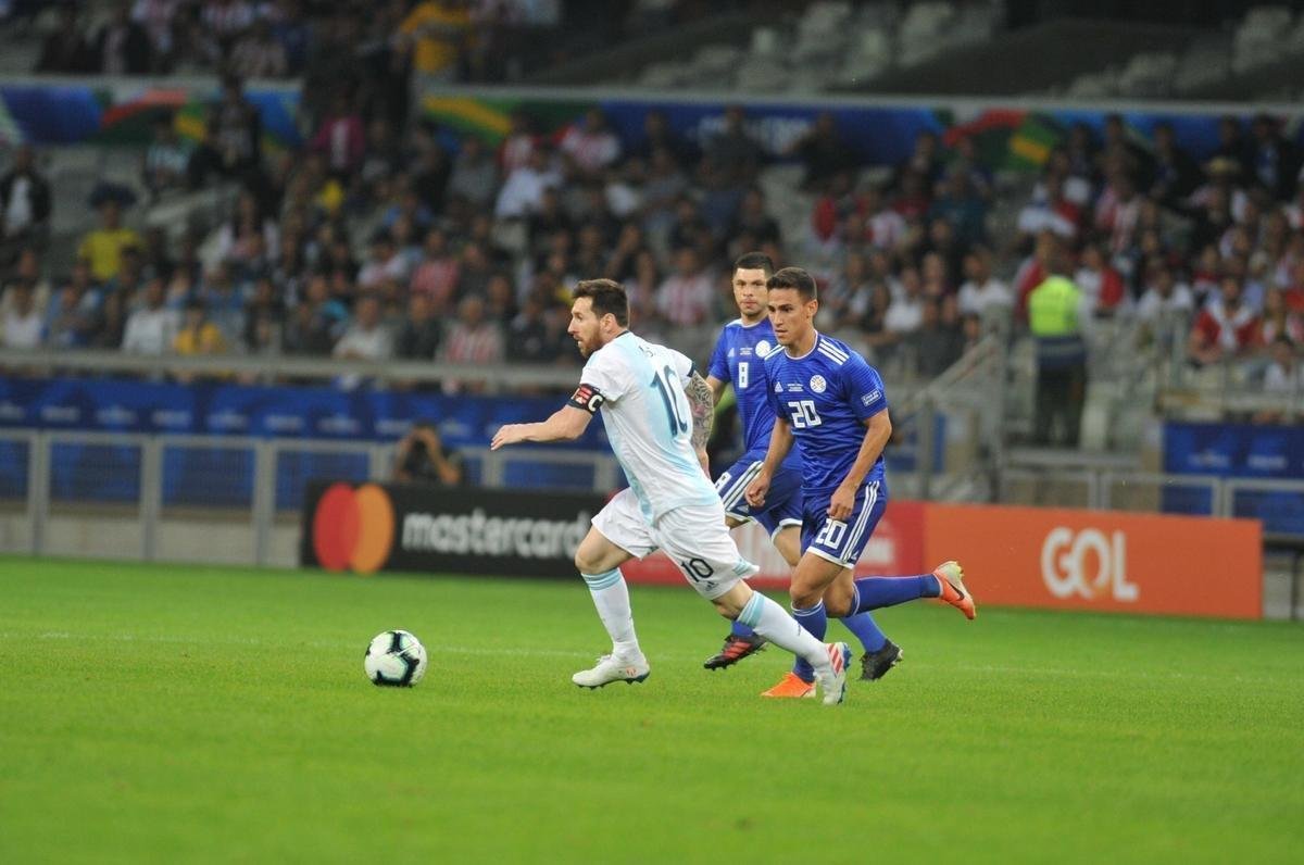 Fotos do duelo entre Argentina e Paraguai, no Mineiro, pela Copa Amrica