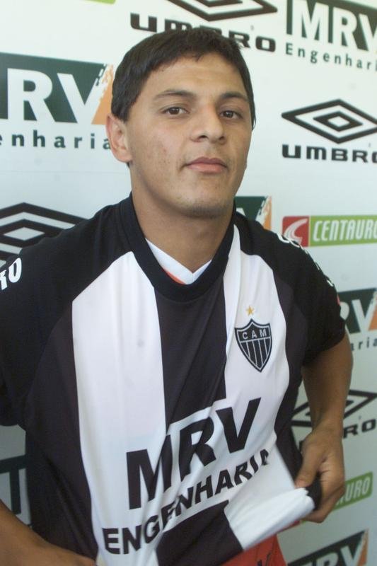 Pablito Gimenez - O atacante paraguaio teve uma passagem curta pelo Atltico. Foram apenas oito jogos em 2005 - 1 pelo Campeonato Mineiro e sete pelo Campeonato Brasileiro, quando o clube acabou rebaixado. Na estreia, contra o Mamor, pelo Estadual, ele sofreu o pnalti que resultou no gol da vitria. Na mesma partida, ele fraturou o p esquerdo e ficou seis meses sem jogar. Ele no fez gols pelo clube.
