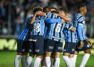 O volante Mathias Villasanti, do Grêmio, será operado após sofrer múltiplas fraturas no rosto durante a vitória da equipe gaúcha sobre o Santos 

