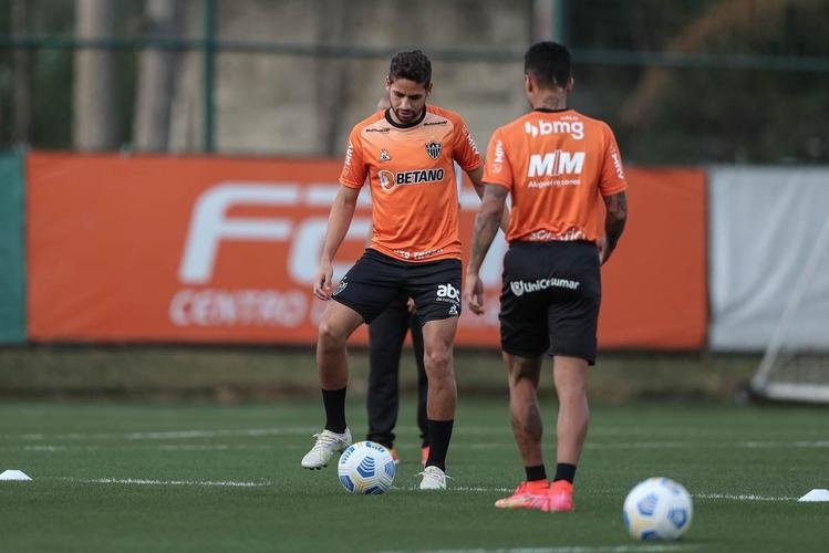 Cuca orientou atividade no CT do Palmeiras, na Barra Funda, em So Paulo 