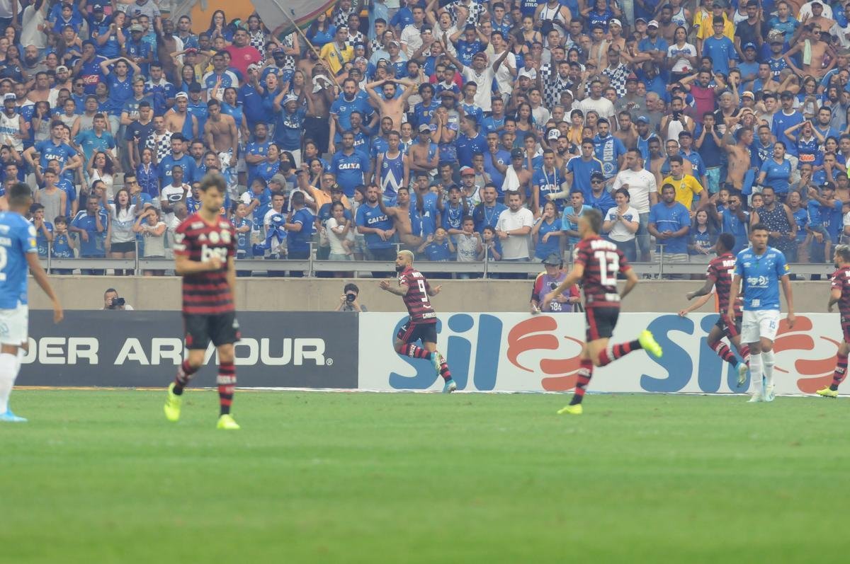 Cruzeiro e Flamengo se enfrentaram pela 20 rodada do Campeonato Brasileiro